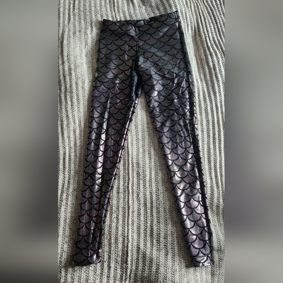 Blackmilk Mermaid Musk Leggings - Picture 2 of 6